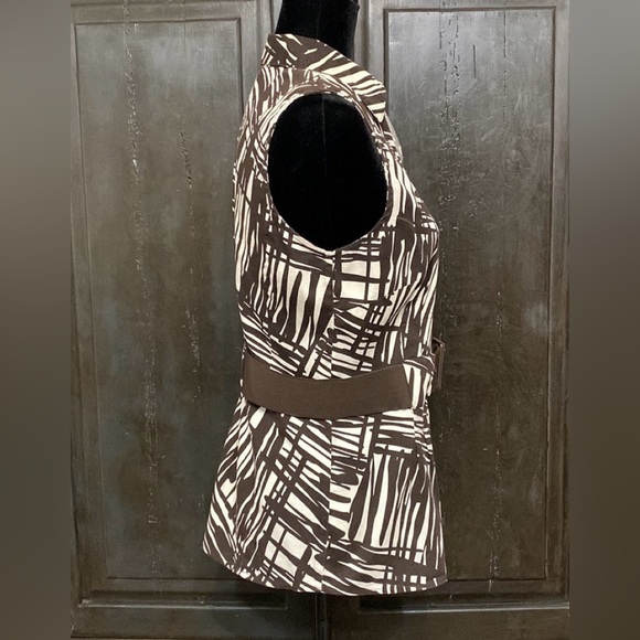 Apt9 Brown & white zigzag pattern belted sleeveless button down top. Size Medium - Picture 2 of 8